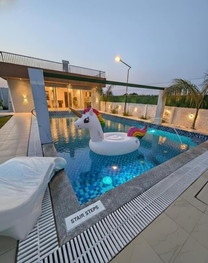 Soil & splash Luxury nature stay with pvt pool House in Uttar Pradesh