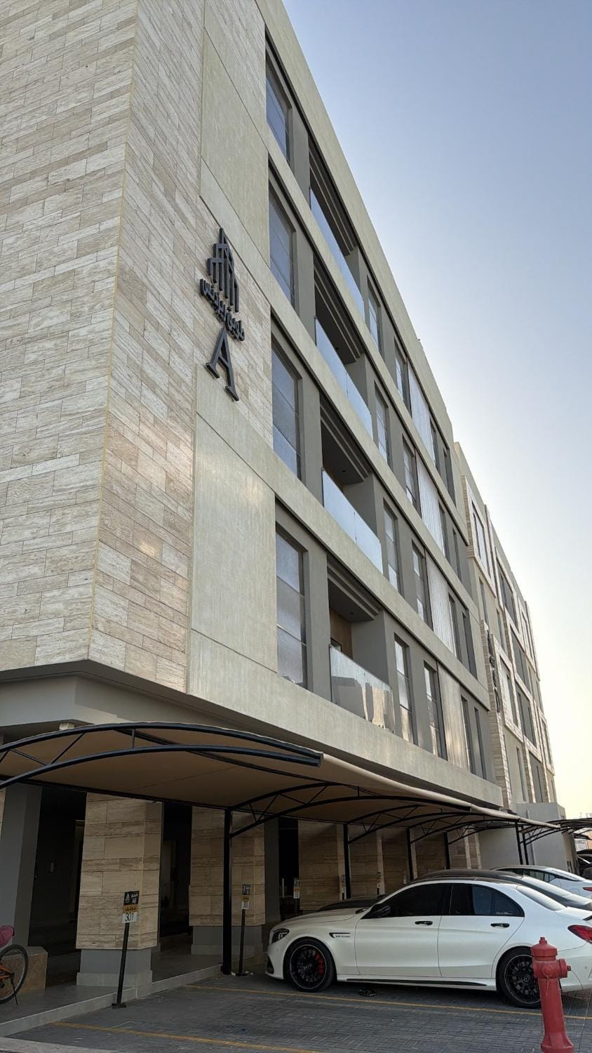 شقة روڤ فاخرة بغرفة نوم وصالة ومطبخ وموقف خاص Apartment in Al Khobar