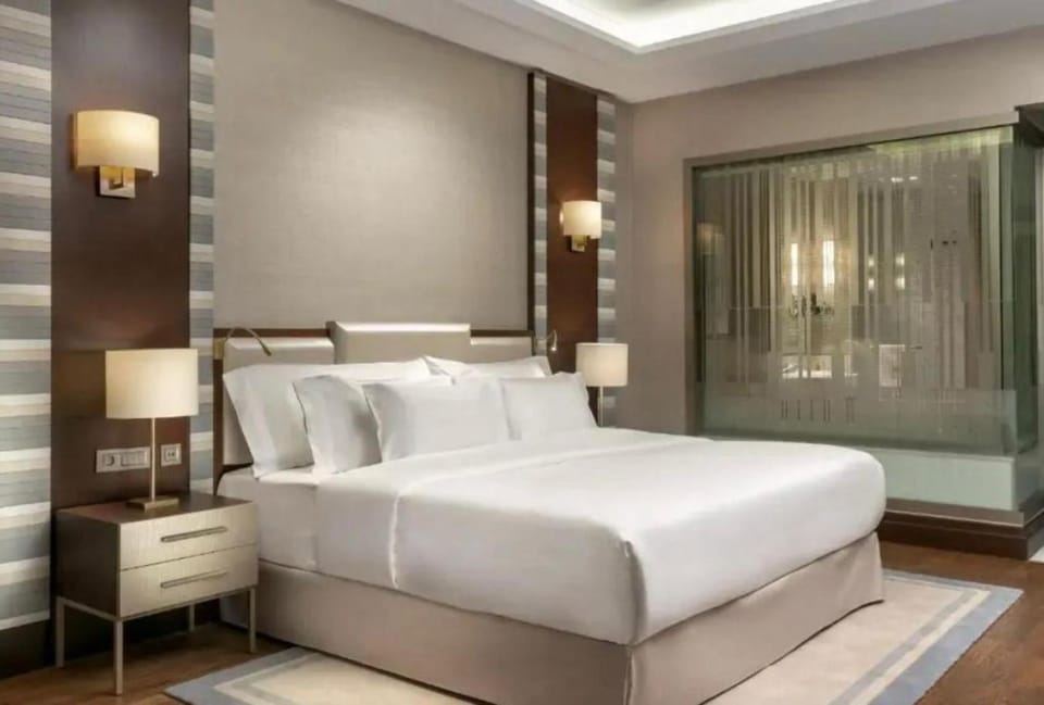 Bed, Photo of the whole room, Bedroom, towels