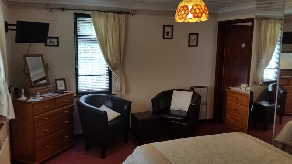 Bed, Seating area