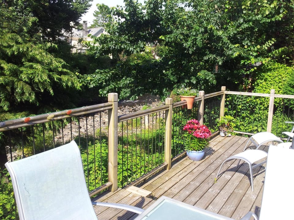 Decorative detail, Seating area