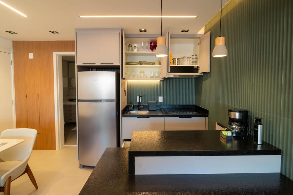 Coffee/tea facilities, Kitchen or kitchenette, stove