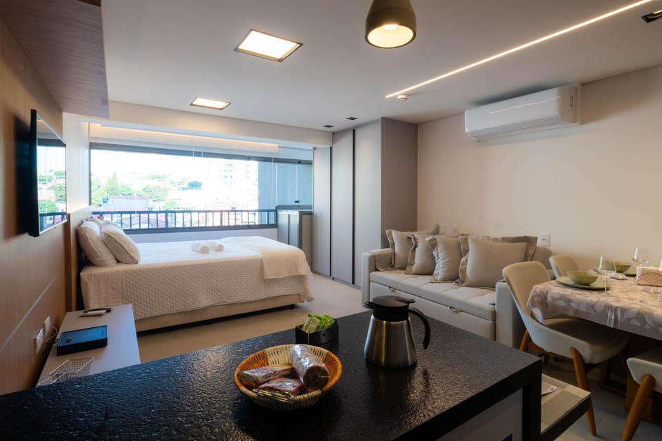 Bed, Dining area, air conditioner