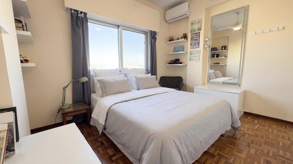 Bed, TV and multimedia, Living room, Photo of the whole room, Seating area, Bedroom, air conditioner