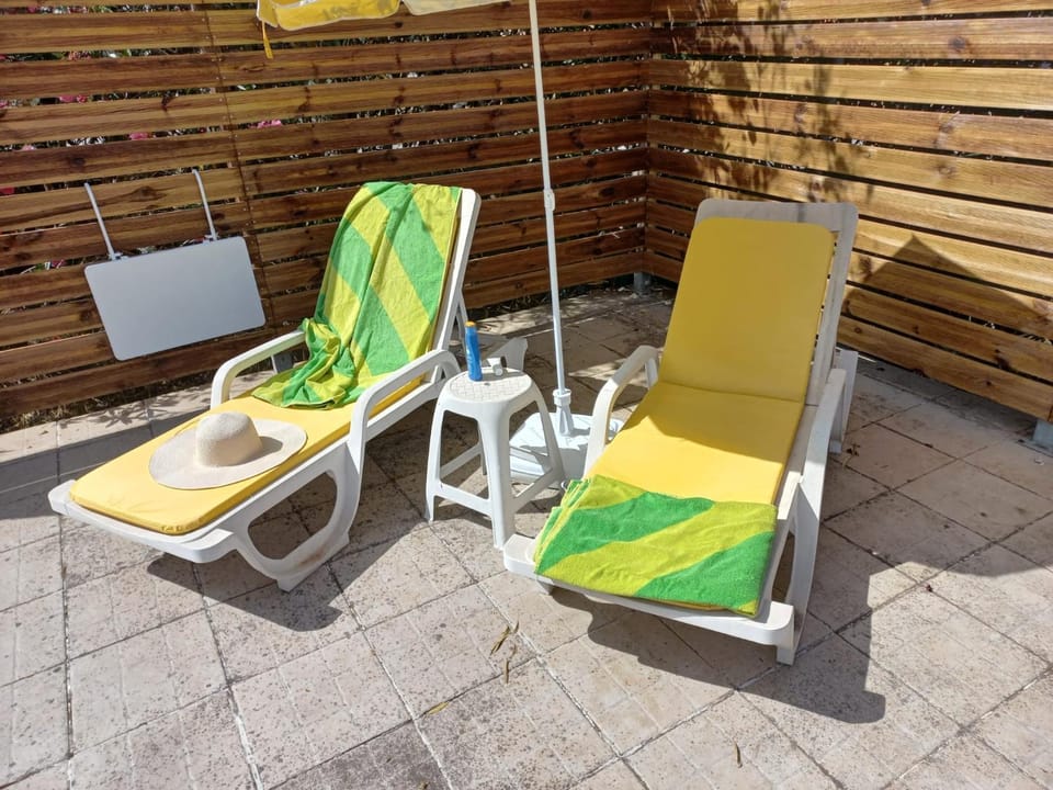 Balcony/Terrace, sunbed