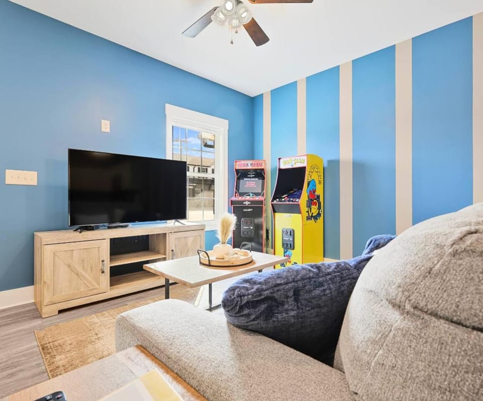 3BR Family Home! GAMES! Playground! House in Tennessee