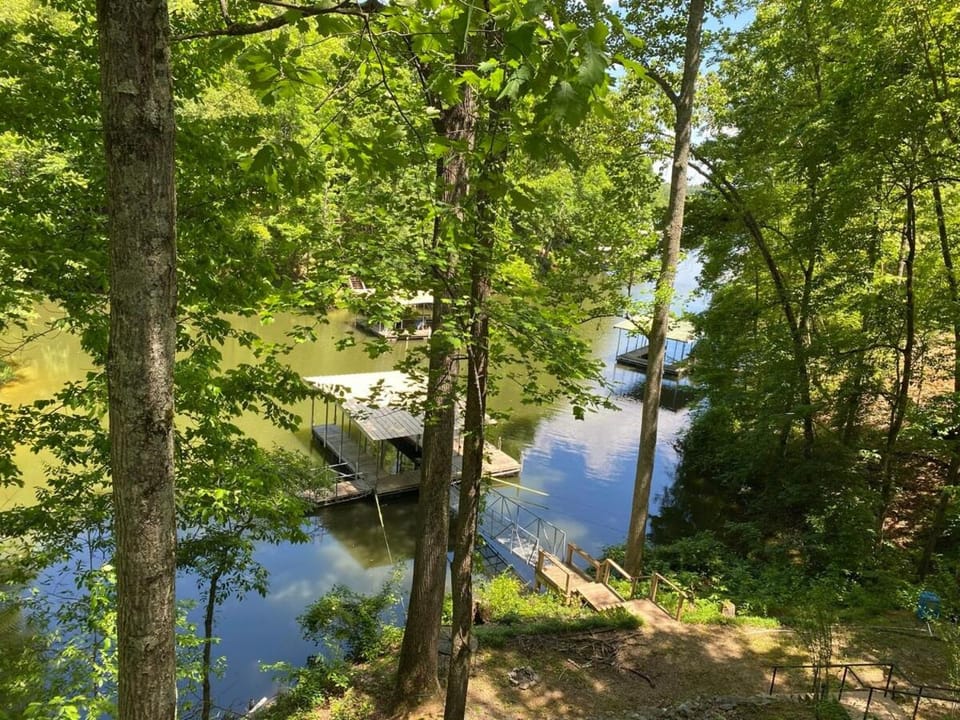 Tims Ford Lake 6BR Private dock near Twin Creeks House in Tennessee