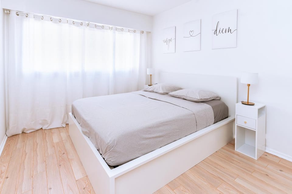 Photo of the whole room, Bedroom