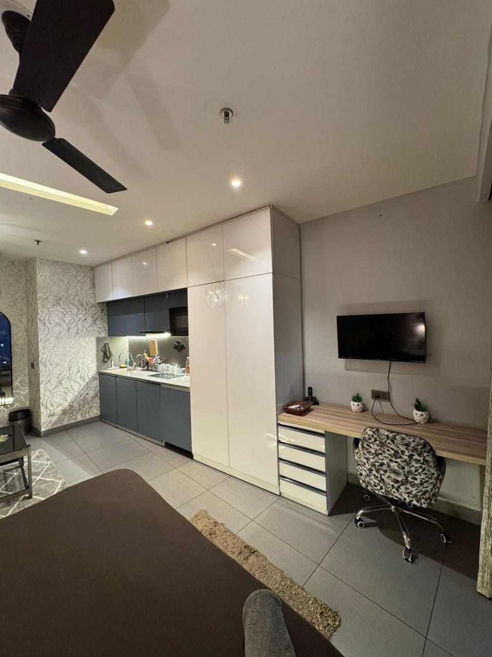 Cozy Stay At Supernova Noida Apartment in Noida