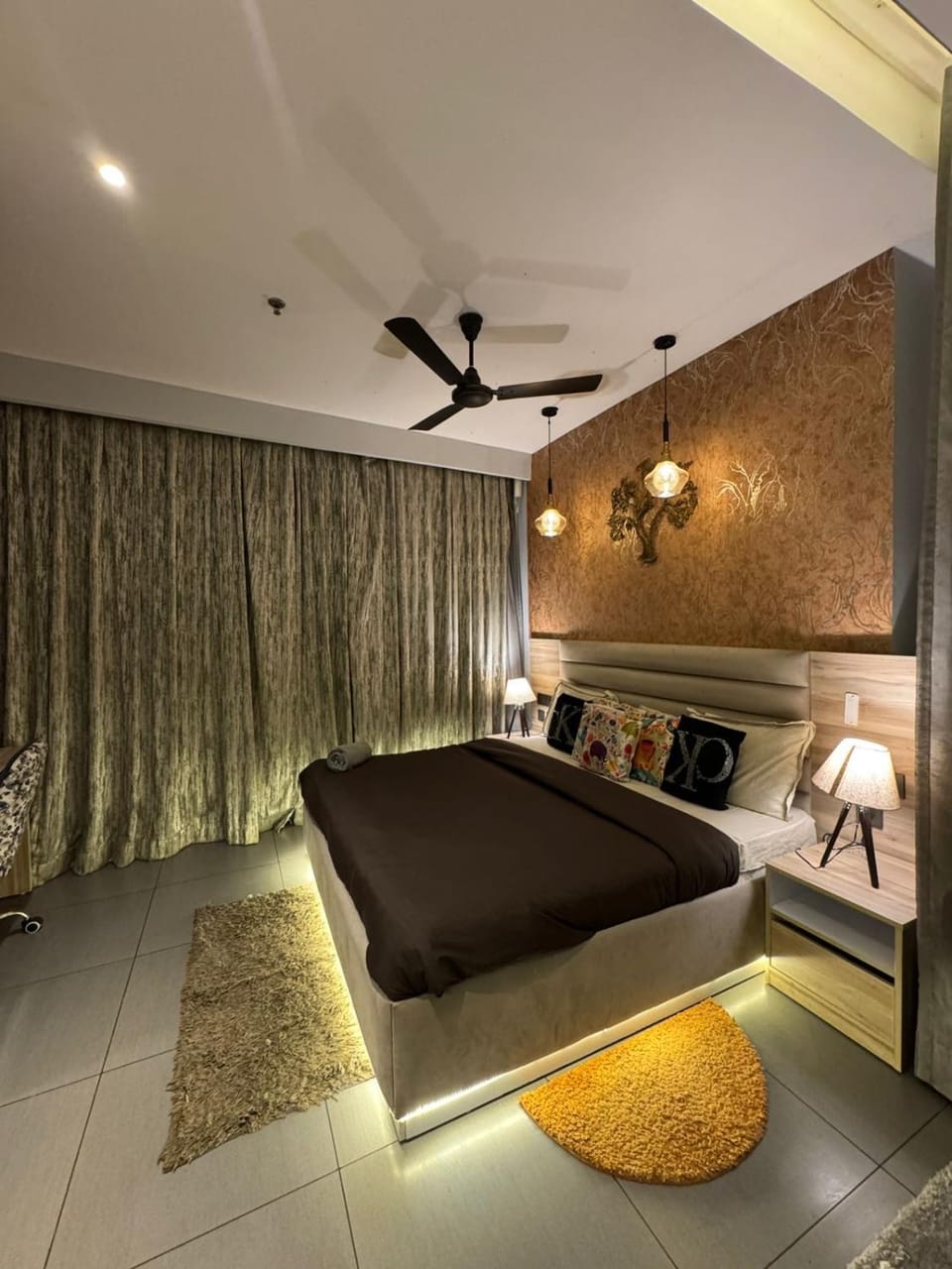 Cozy Stay At Supernova Noida Apartment in Noida