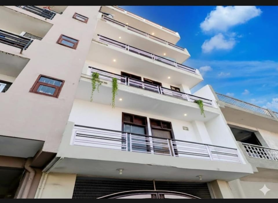 A Square Residency Saket Metro Station New Delhi Hotel in New Delhi