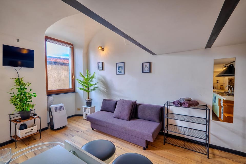 Communal lounge/ TV room, TV and multimedia, Living room, Seating area