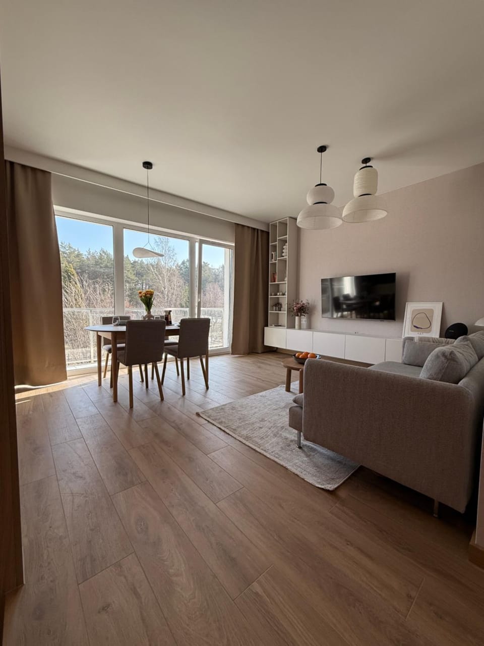 Communal lounge/ TV room, TV and multimedia, Living room, Seating area, Dining area, Evening entertainment