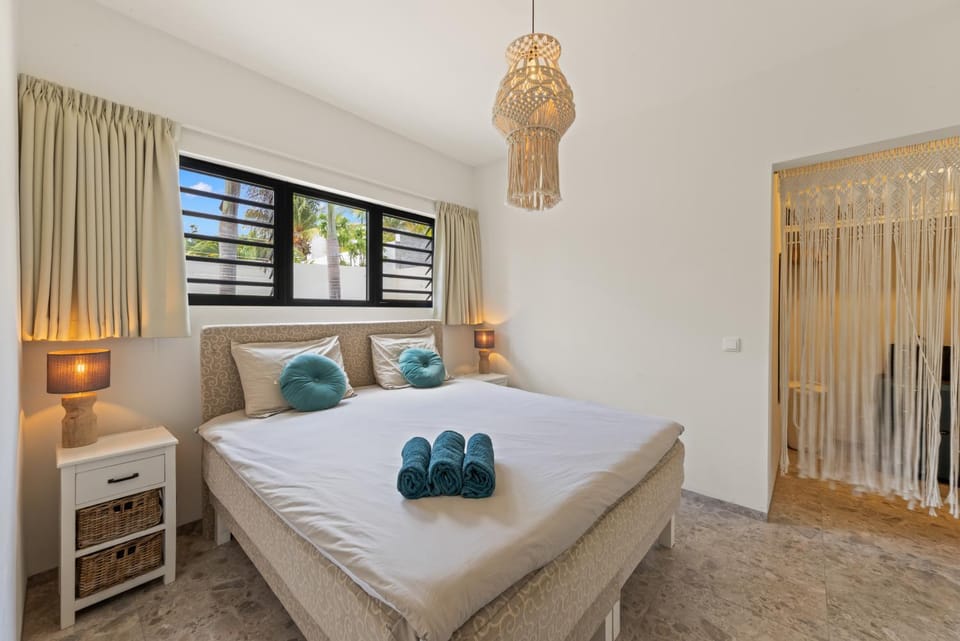 Luxe Tropische Villa met Privézwembad House in Jan Thiel