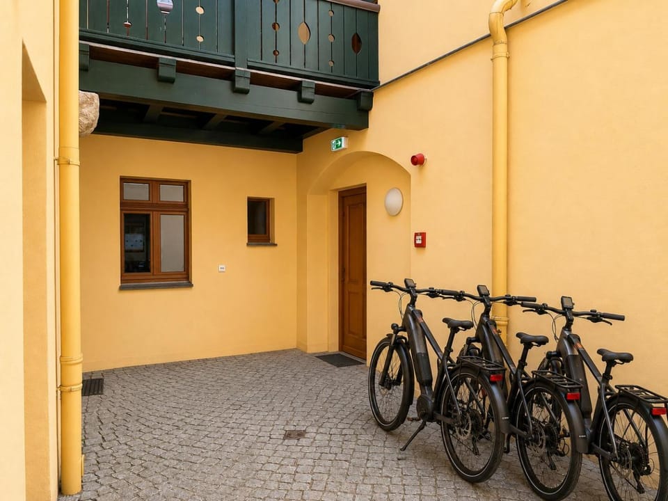 Patio, Cycling