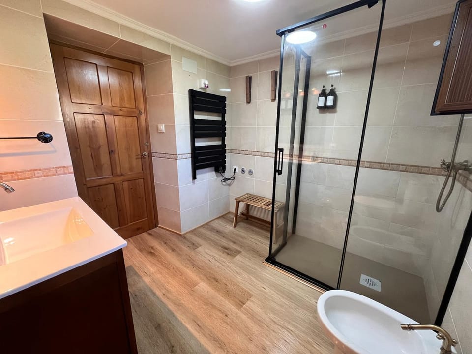 Shower, Bathroom, towels