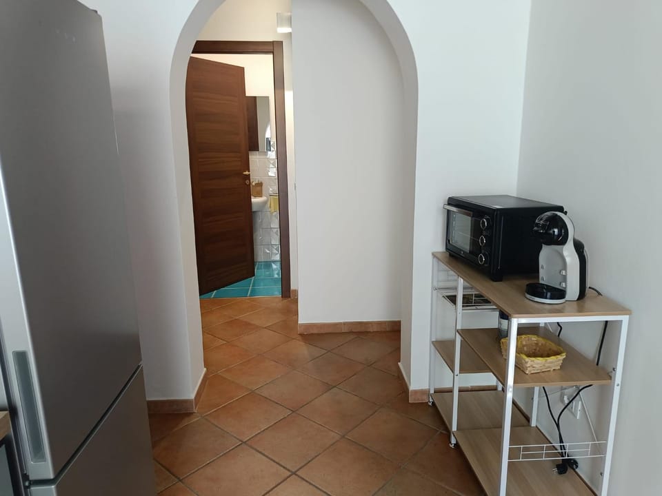 Coffee/tea facilities, microwave
