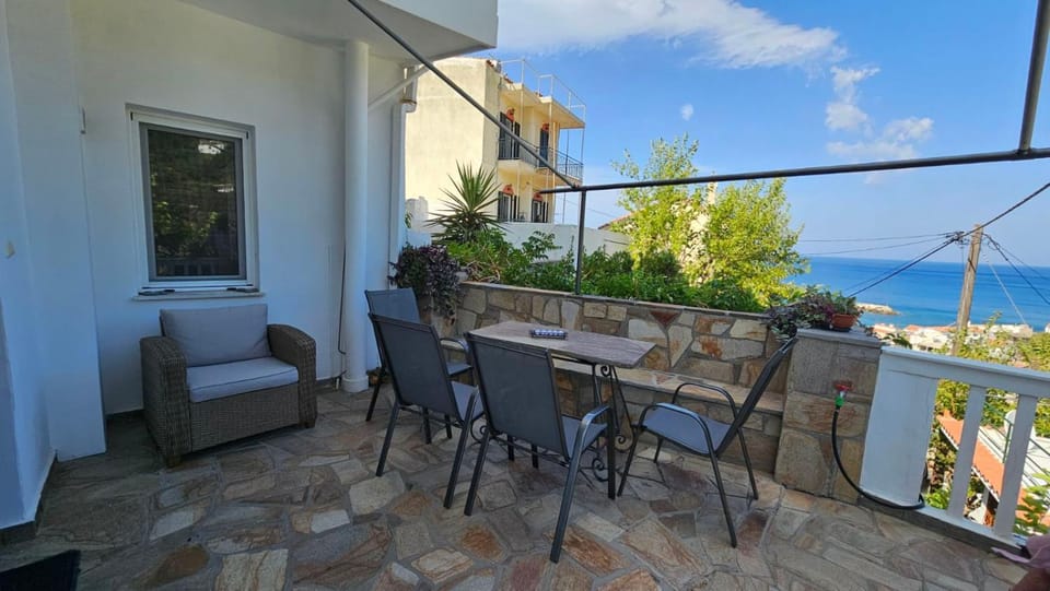 Natural landscape, View (from property/room), Balcony/Terrace, Seating area, Dining area, City view, Landmark view, Mountain view, Sea view, Quiet street view