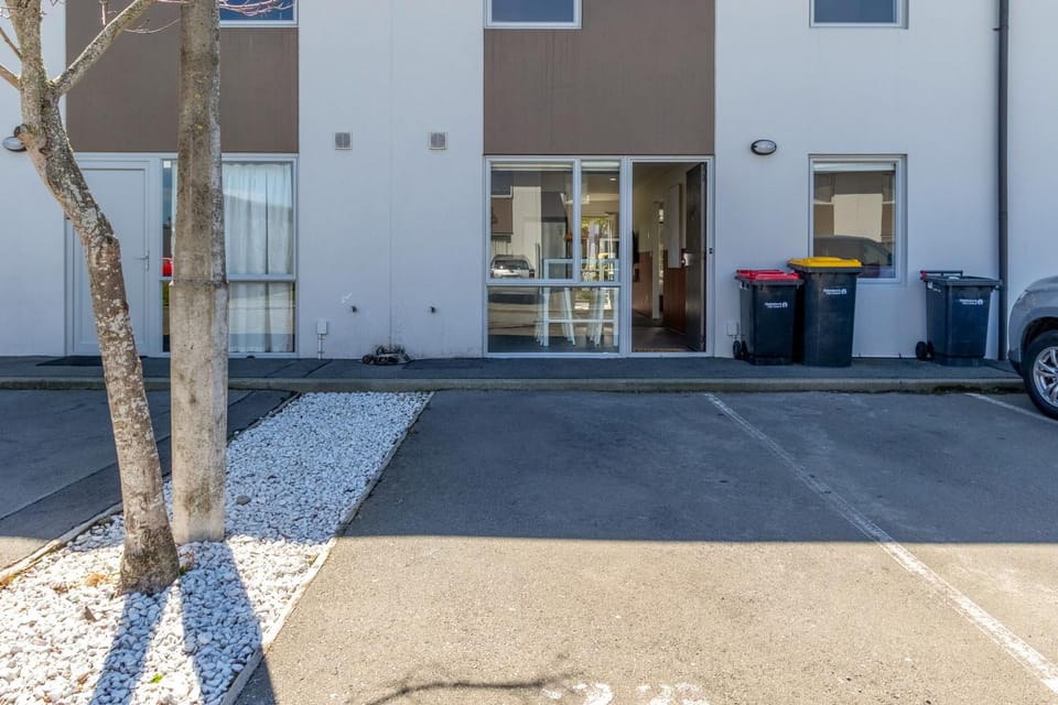 Property building, Day, Parking