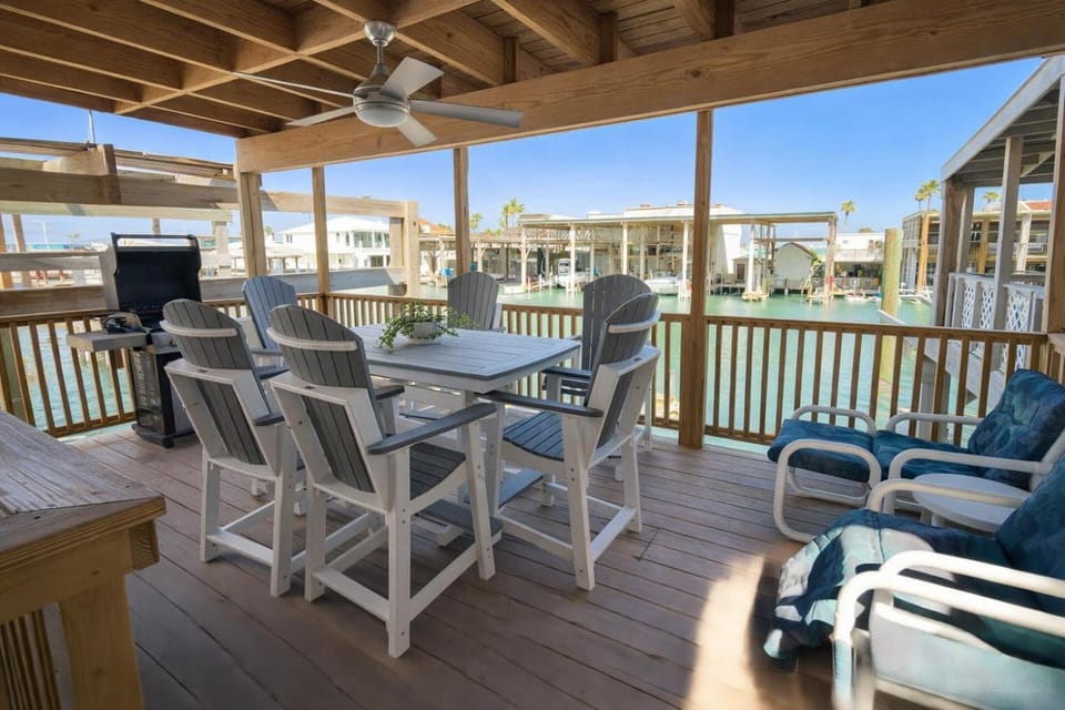 Channelfront - Dock - Fishing - BBQ - Deck home House in Port Isabel