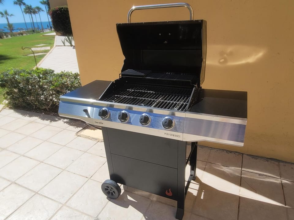 Patio, BBQ facilities