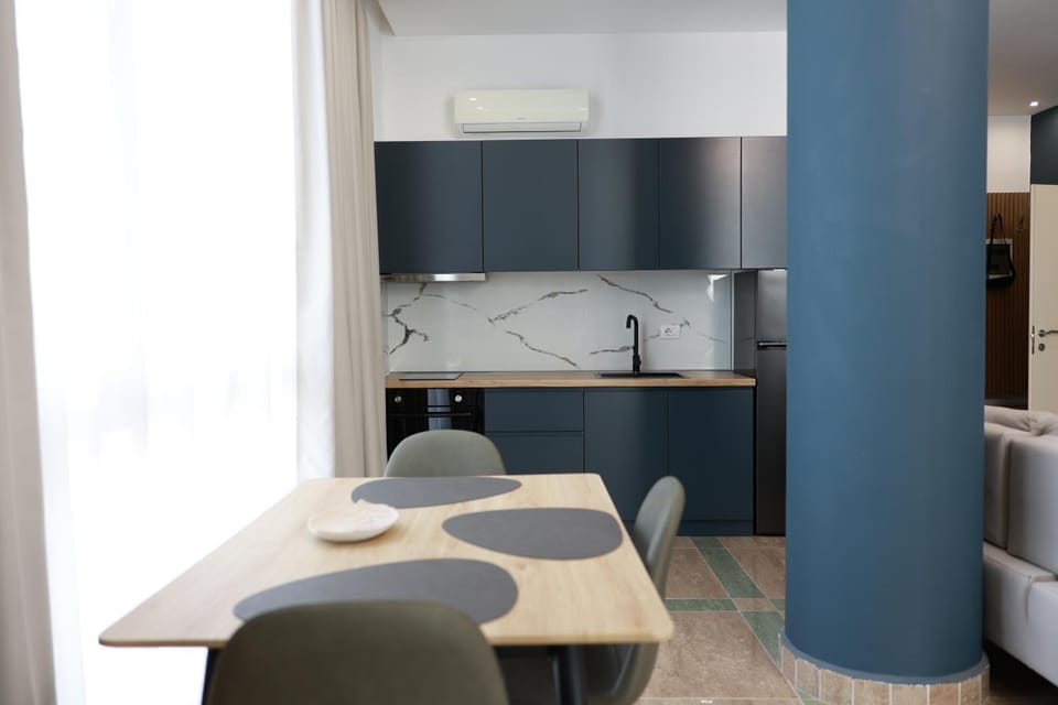 Dining area, kitchen