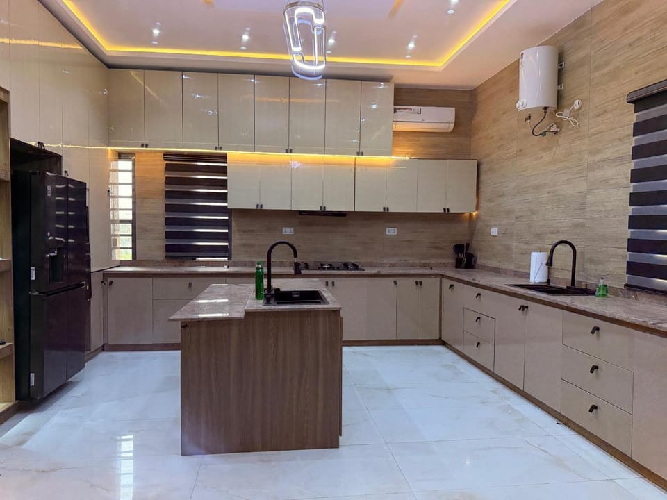 Kitchen or kitchenette, kitchen