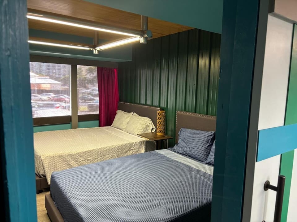 The Eastwood Loft Urban Honolulu Hideout - 3 beds - Parking Available - Convention Center Apartment in McCully-Moiliili