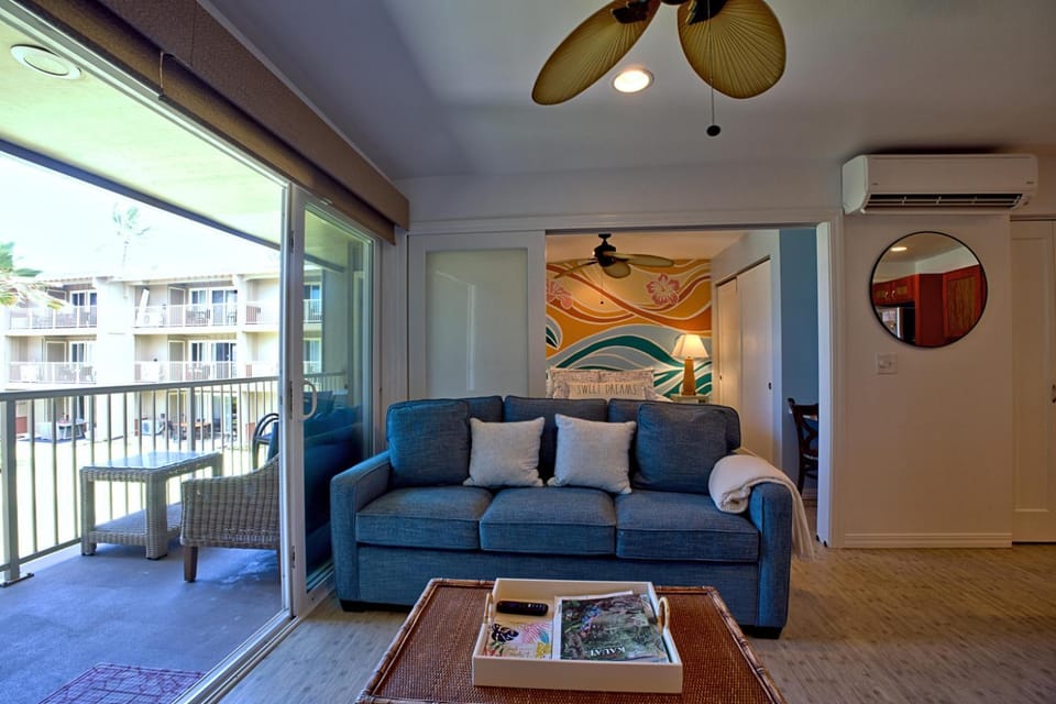 Living room, Seating area, air conditioner