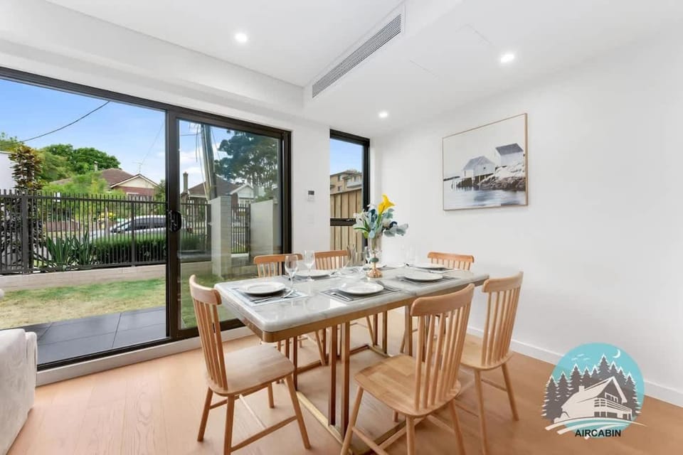 Chic 4-Level Family Home Chatswood Chase & Metro House in Sydney