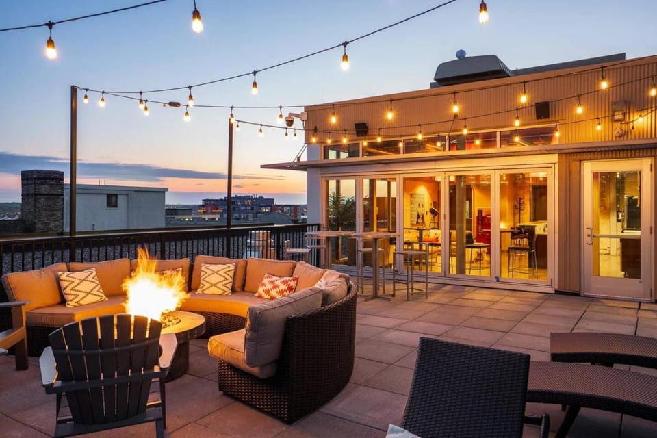 Property building, Patio, Balcony/Terrace