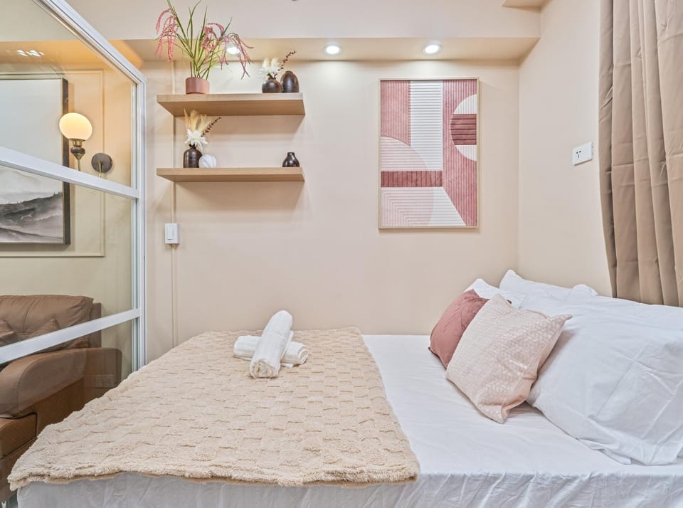 Mactan Cebu Cozy Relaxing Studio with Pool View Balcony Apartment hotel in Lapu-Lapu City