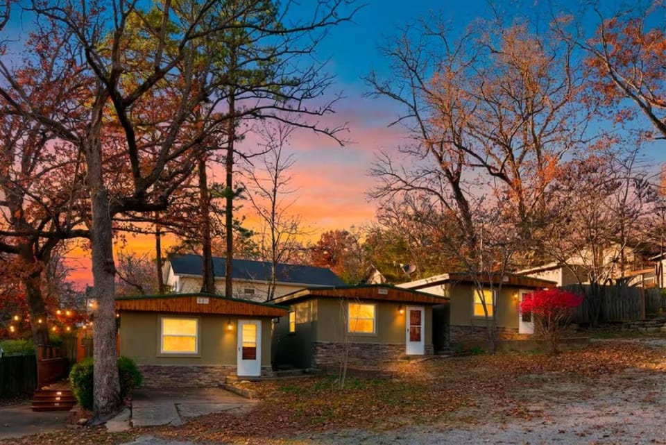 Lake Escape for Two – Jacuzzi & Fire Pit House in Rockaway Beach