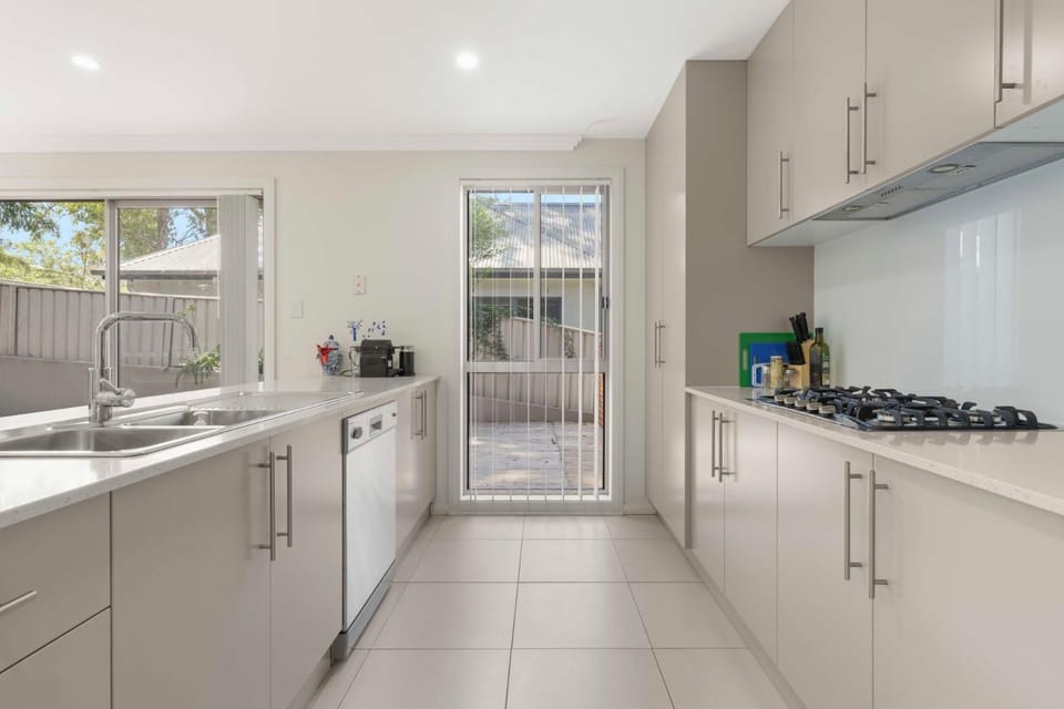 Kitchen or kitchenette, dishwasher