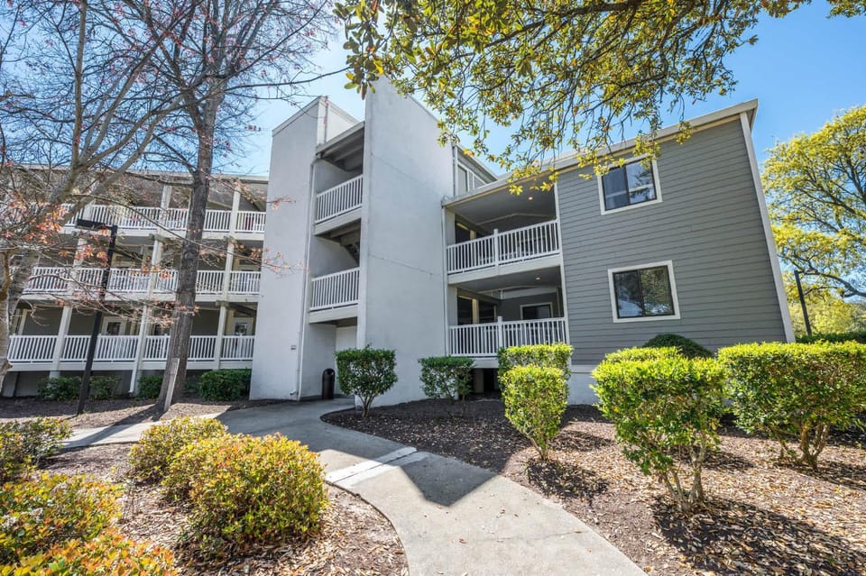 Beautifully Decorated Unit at Ocean Creek with Pools House in Briarcliffe Acres