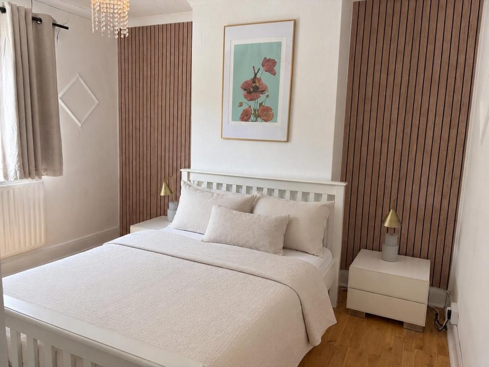 Modern Guest Rooms Near Wembley Stadium- Free parking & WiFi Bed and Breakfast in Wembley