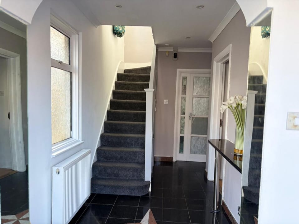 Modern Guest Rooms Near Wembley Stadium- Free parking & WiFi Bed and Breakfast in Wembley