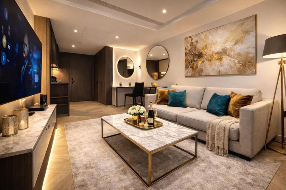 LuxuryLondonStays - Battersea power station Emperor Suite Apartment in London