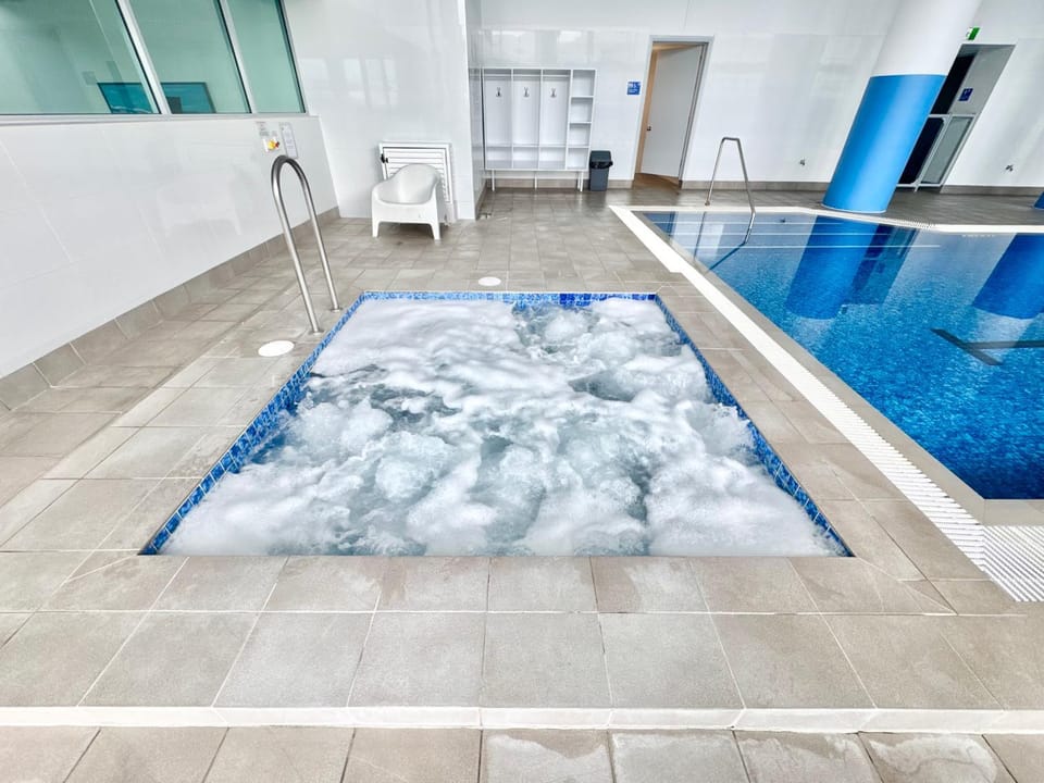 Hot Tub, Pool view, Swimming pool, Family
