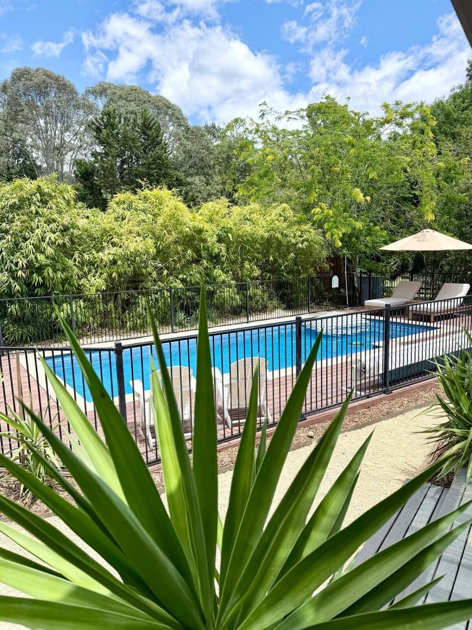 Wyobie Valley View 2, Walk to KV, your Dog & Pool Apartment in Kangaroo Valley