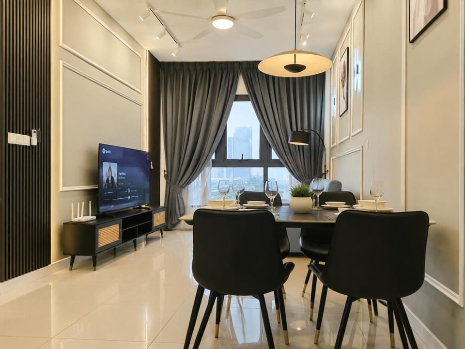 Skyline KL Bukit Bintang Luxury Condo doorstep LRT station Vacation rental in Federal Territory of Kuala Lumpur