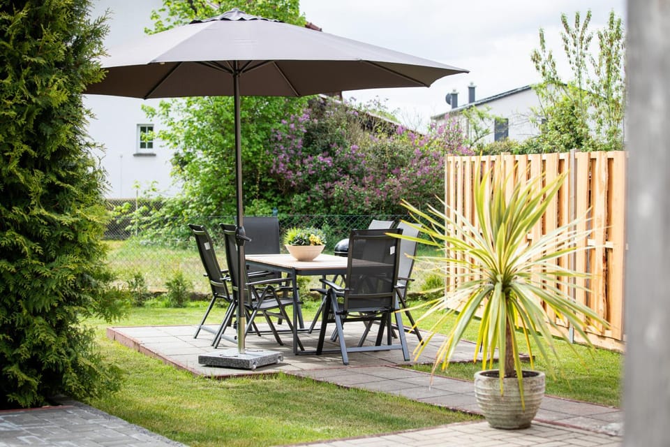 Spring, BBQ facilities, Garden, Dining area, Garden view