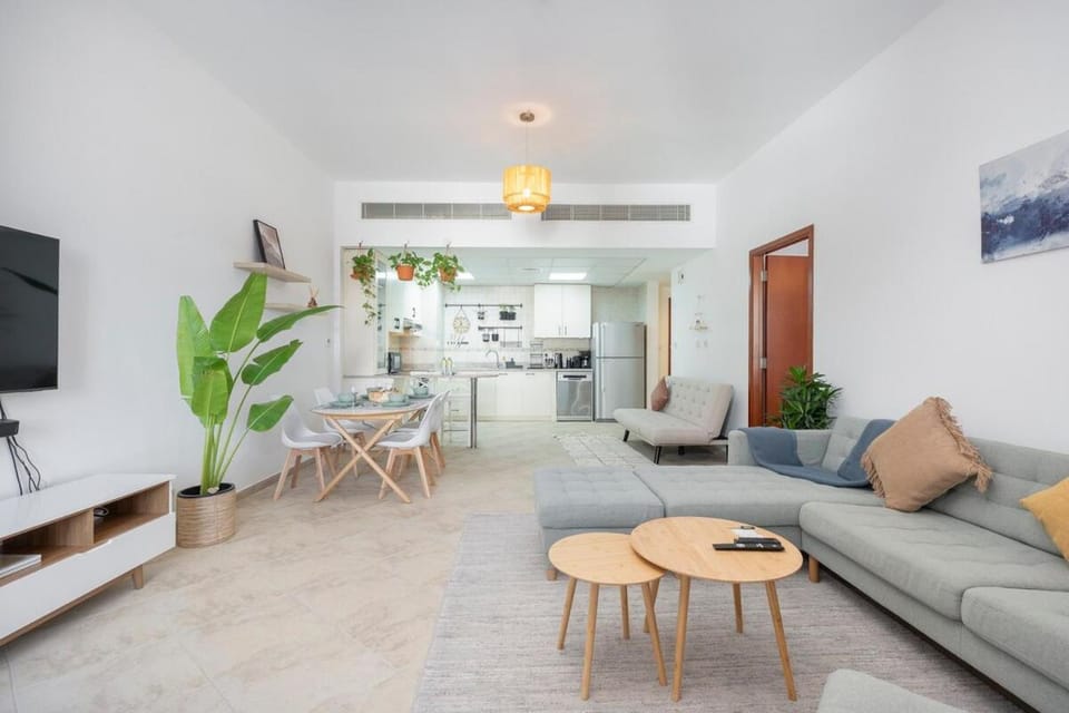 Free housekeeping visits during your stay - StayShort - Comfortable 1BR in Motor City Sleeps 5 Apartment in Dubai