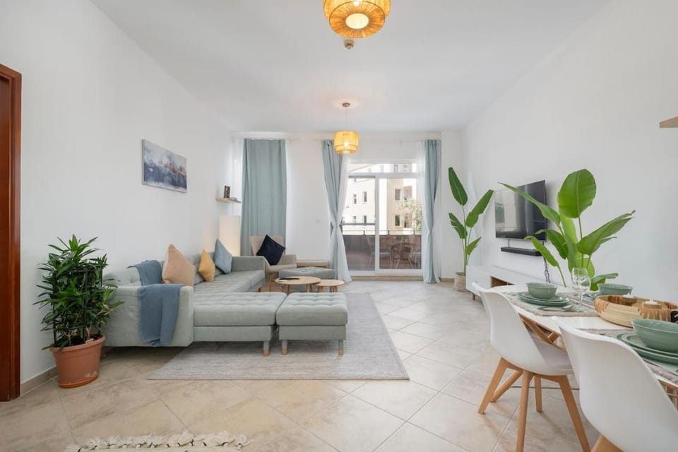 Free housekeeping visits during your stay - StayShort - Comfortable 1BR in Motor City Sleeps 5 Apartment in Dubai