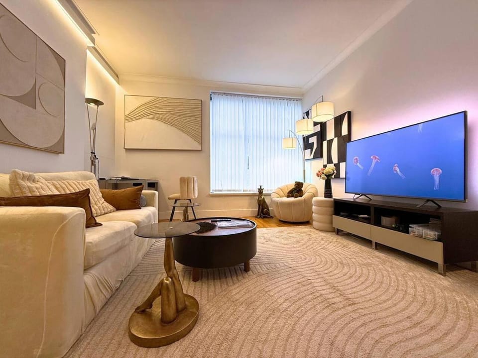 LuxuryLondonStays - Cosy Mayfair Hideout on Prestigious Street Apartment in City of Westminster