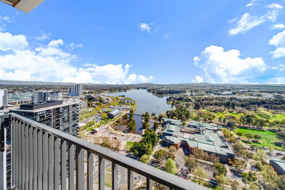 Chic 1-Bed with Stunning Lake View & Indoor Pool Apartment in Canberra