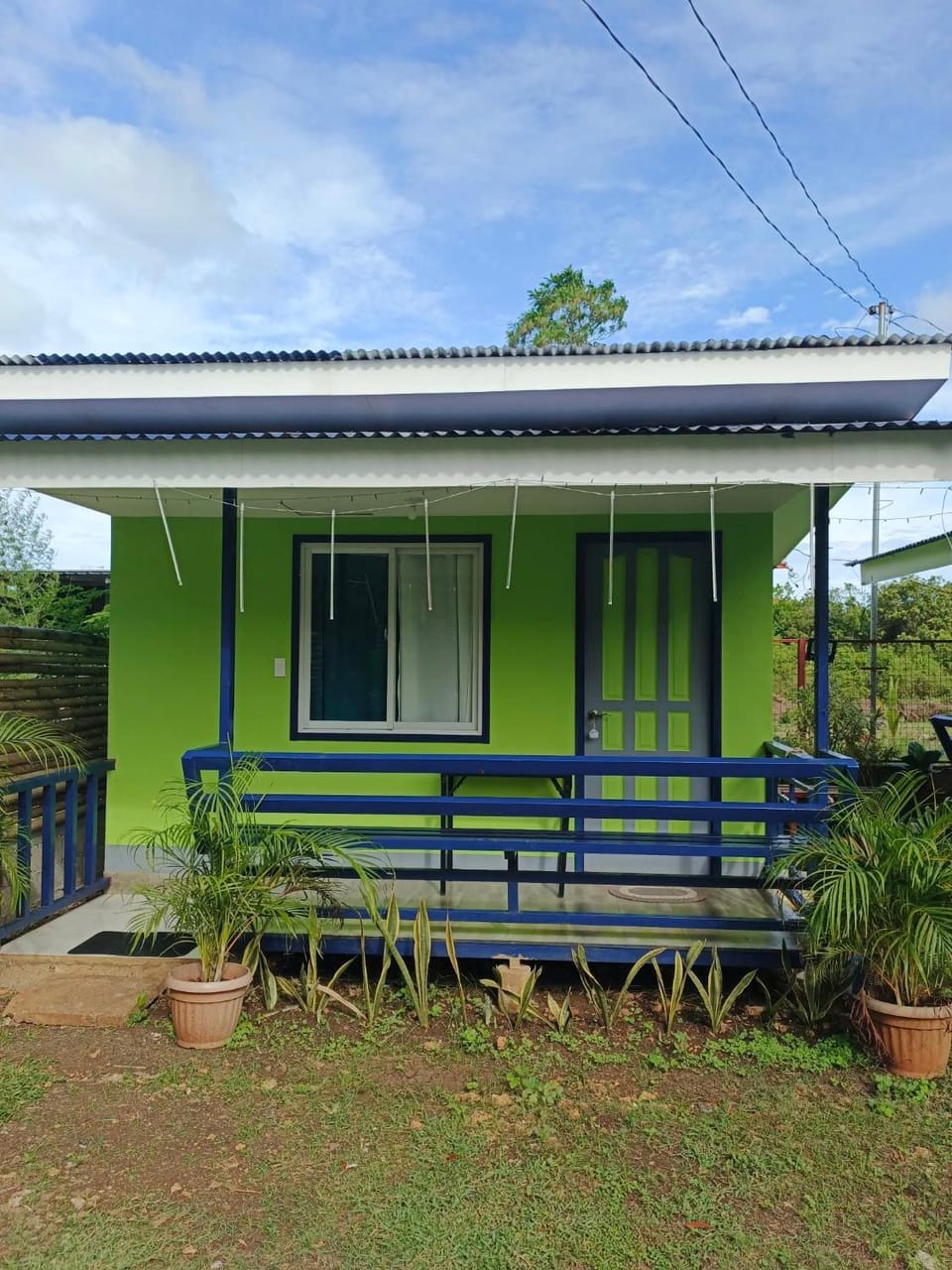 Property building, Day, Balcony/Terrace
