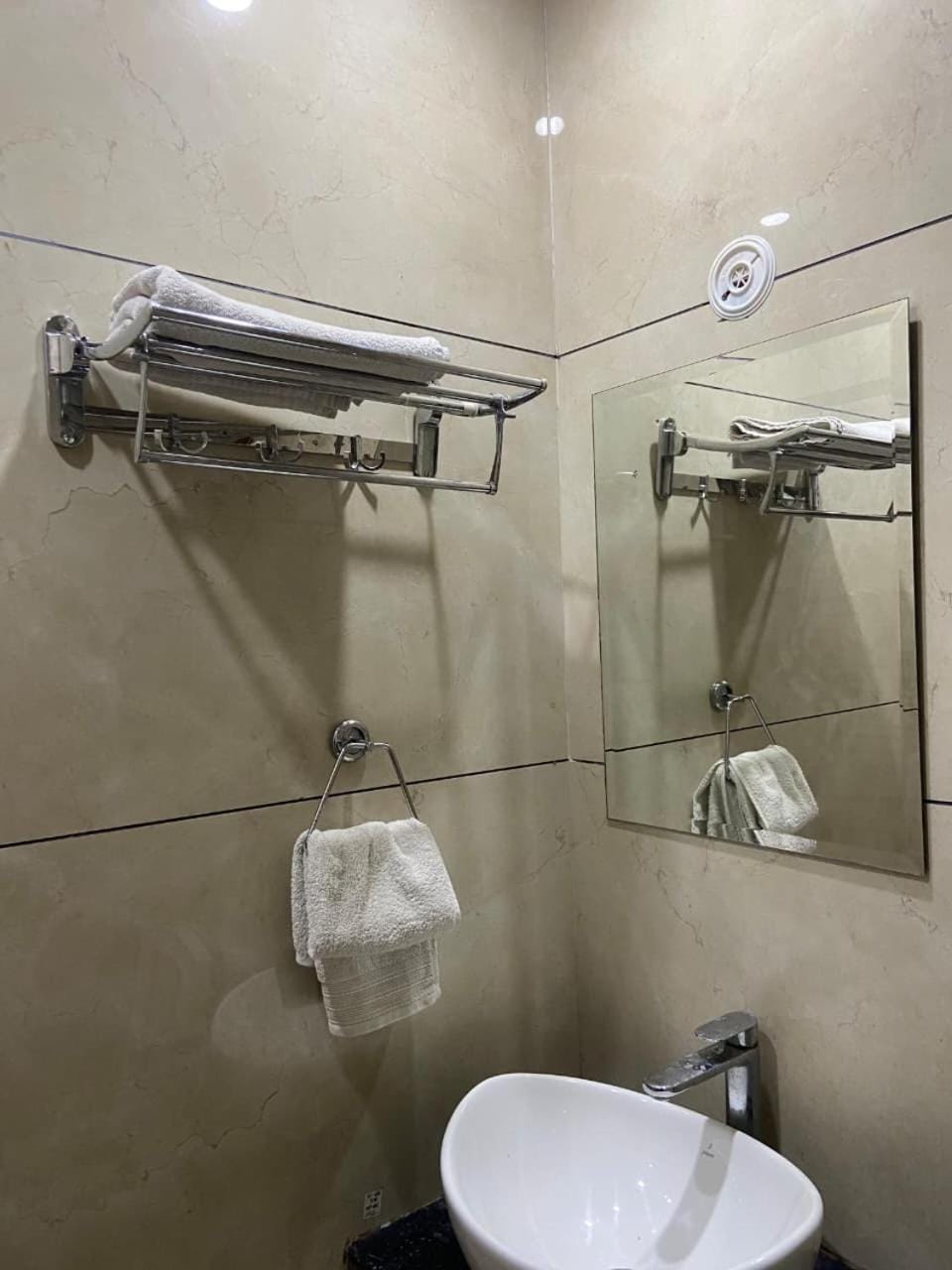 Bathroom, towels