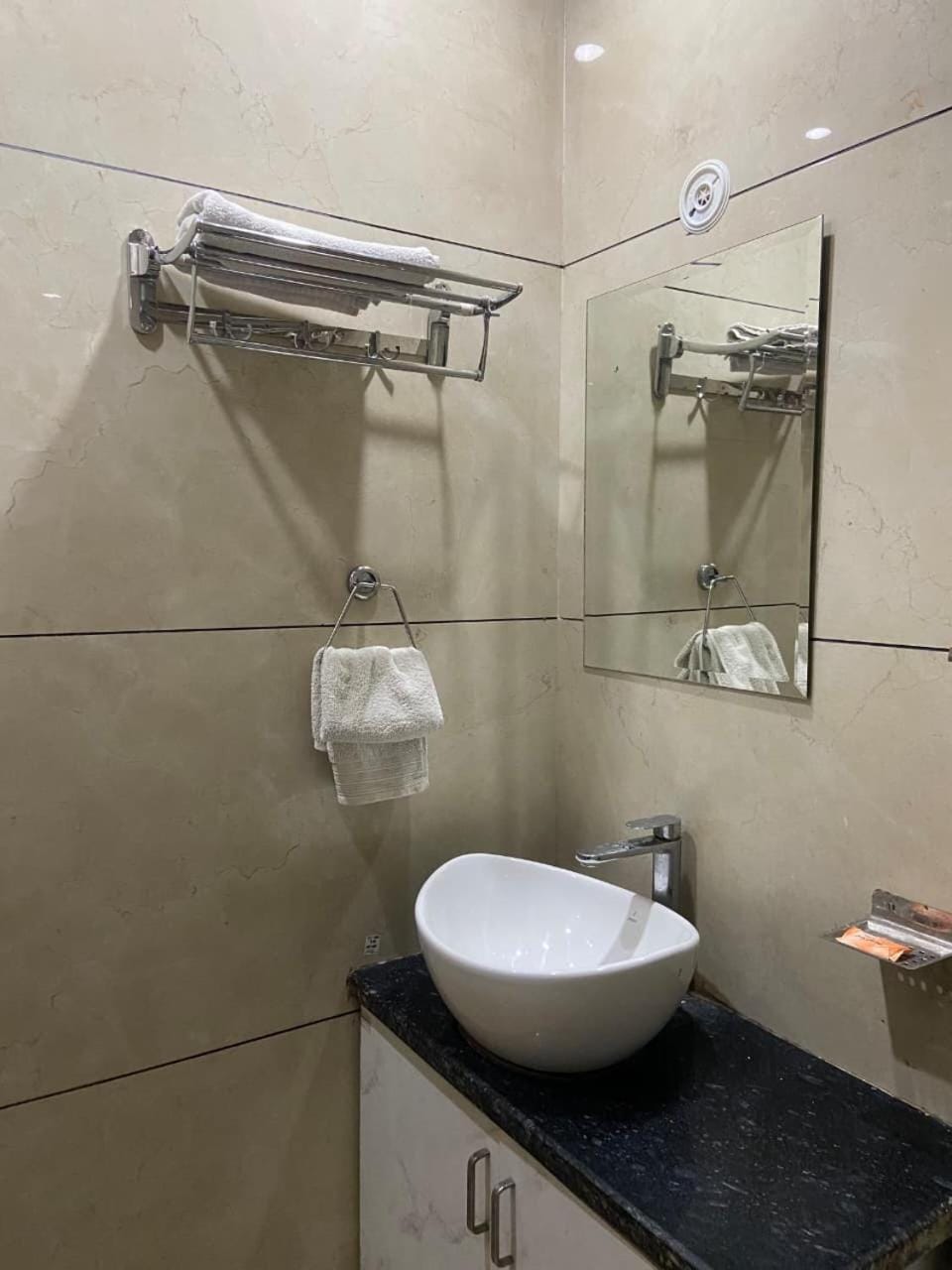 Bathroom, towels