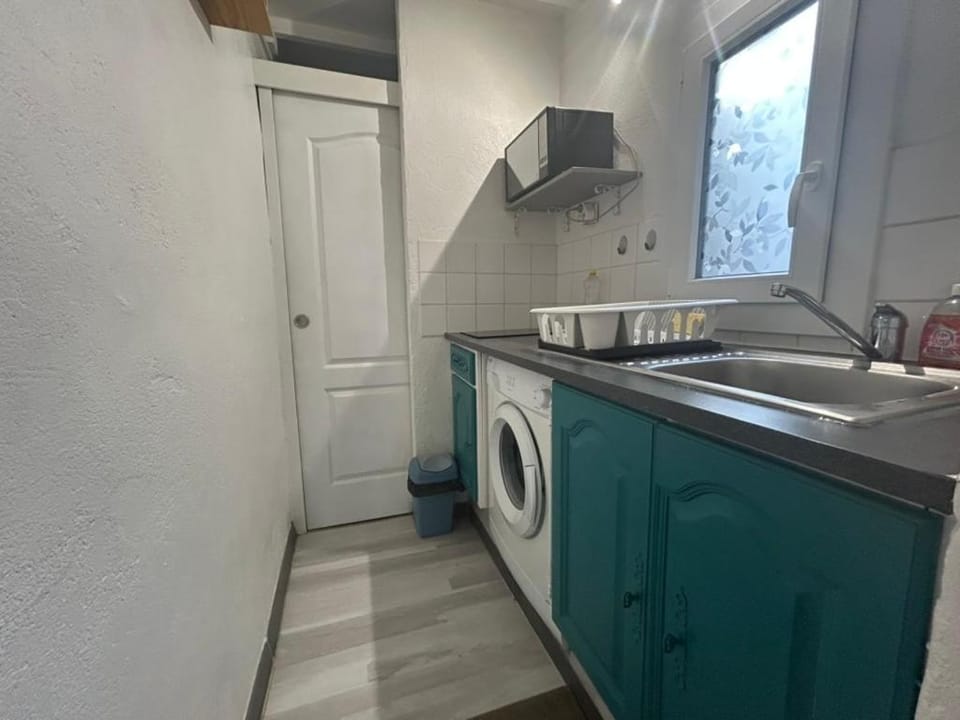 Kitchen or kitchenette, stove